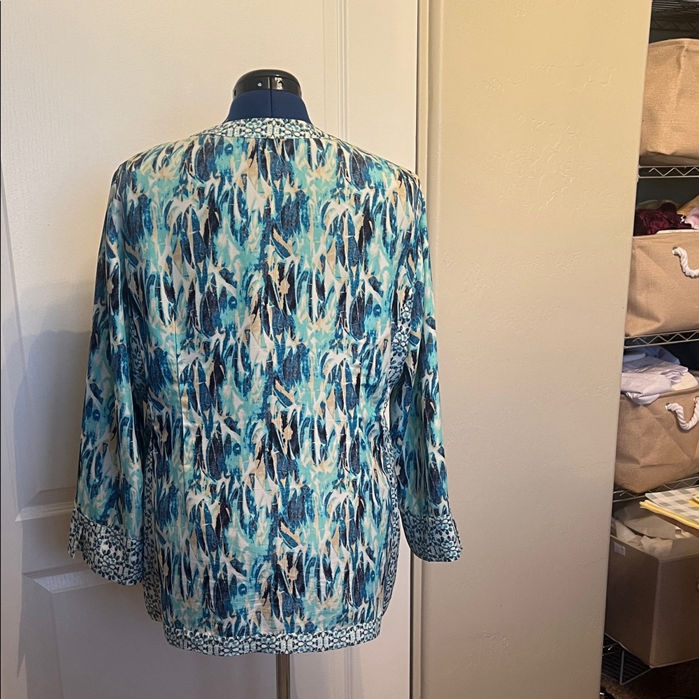 Chic Multicolor Patterned Blouse - image 3